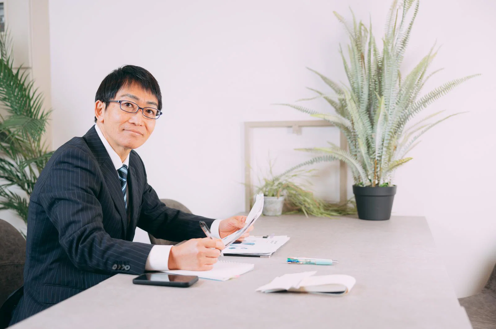 2社目の面接官を想像した男性のイメージ